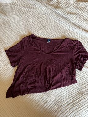 Old Navy Women's Short Sleeve V-Neck Tee in Deep Wine